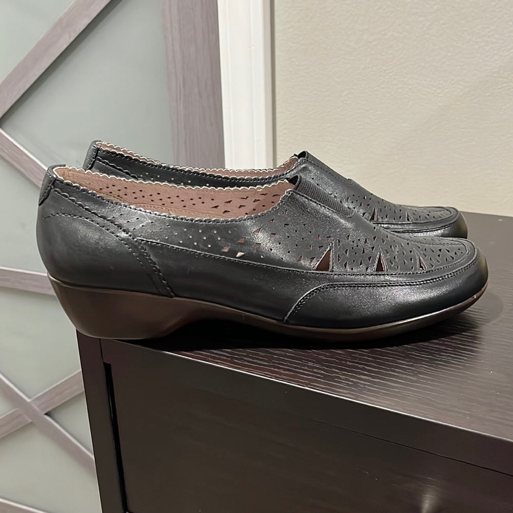 EUC Easy Spirt women’s Duff Casual slip on shoes in black leather